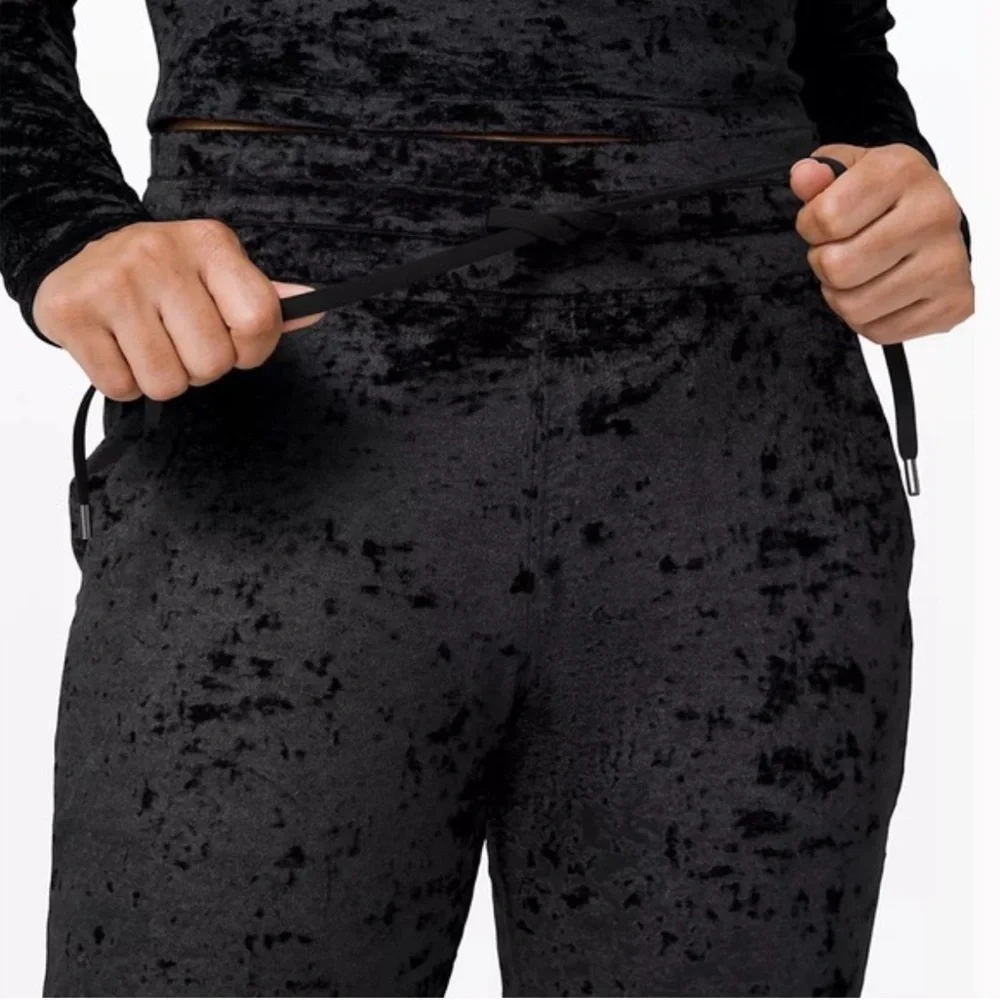 Lululemon Ready to Crush jogger - Picture 2 of 8